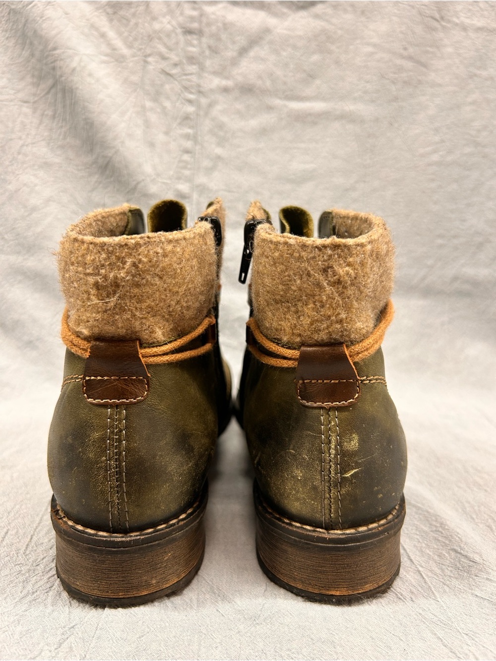 Women’s Remonte R3332-52 lace-up ankle boot. Olive Green Leather Boots - Picture 3 of 11
